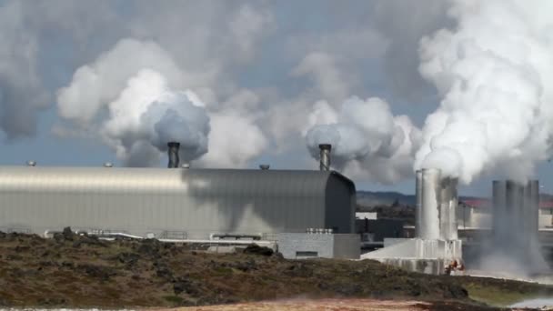 Polluting factory in Iceland — Stock Video