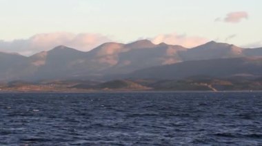 Peyzaj dağlar ve deniz