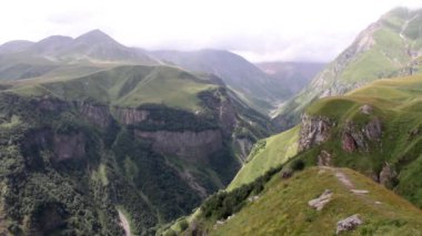 Kazbegi dağ ve tepeler