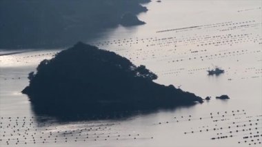 göl ve küçük adalar