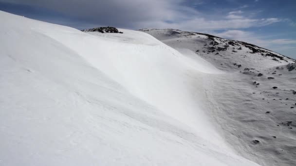 Paisagem montanhosa nevada — Vídeo de Stock