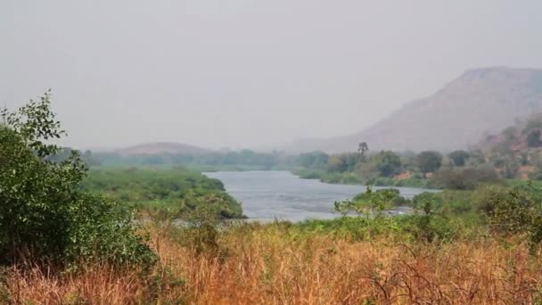 Río, montañas y campo — Vídeos de Stock