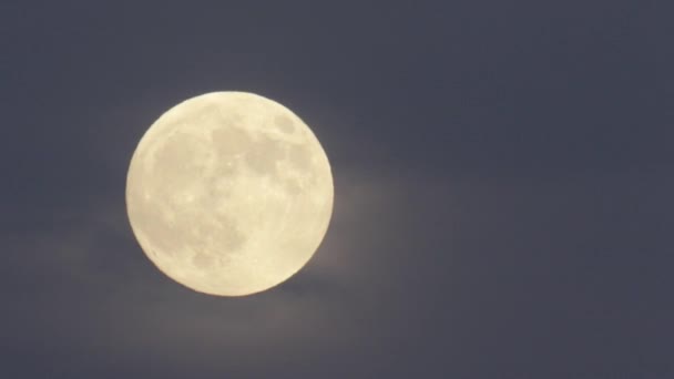 Pleine lune éclatante 