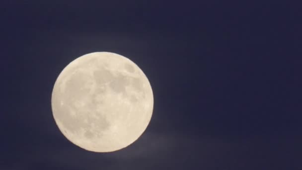 Pleine lune éclatante 