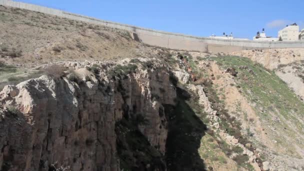 Pueblo palestino con muro de seguridad — Vídeos de Stock