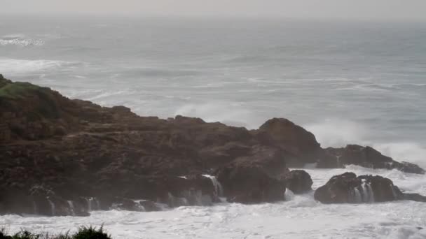 Vlny oceánu shazovat — Stock video