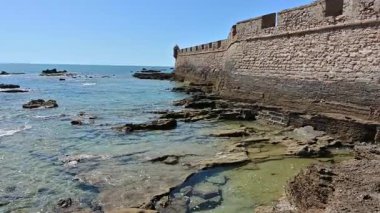 İspanya, Cadiz 'deki sahil ve deniz manzarası Yaz manzarası ve Akdeniz rahatlığı