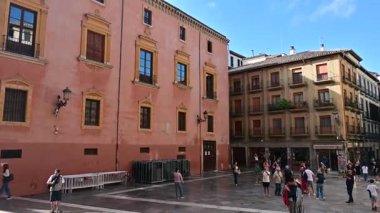 Granada İspanya - 25 Eylül 2025 - Tipik Granada mimarisi, İspanya