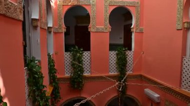 İspanya, Seville 'deki geleneksel evlerin mimari iç mimarisi