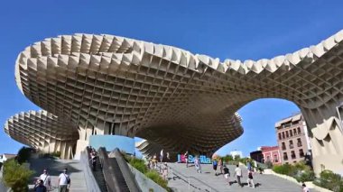 Seville, İspanya - 25 Eylül 2025 - Setas de Sevilla, İspanya olarak da bilinen Metropol Şemsiyesinin görüntüsü