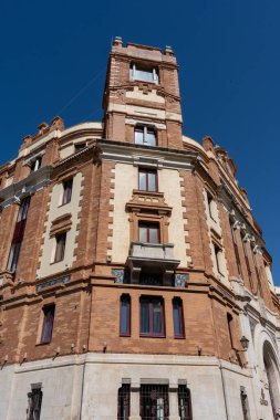 Photograph of the typical architecture of Cadiz, Andalusia, Spain. Historic buildings with white and pastel facades, wrought-iron balconies, and Mediterranean atmosphere. Perfect image for concepts of tourism, Spanish culture, and architectural herit