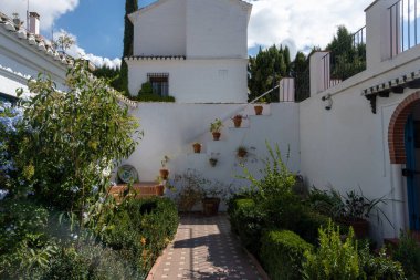 Interior view of a typical patio in Granada, featuring a central courtyard, plants, fountains, and Andalusian architecture. Perfect image for concepts of culture, architecture, tourism, history, and traditional Spanish life.