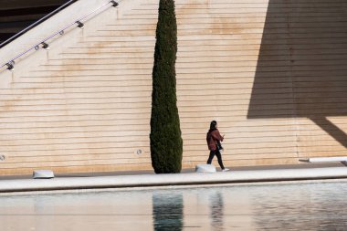 İspanya 'nın Valencia şehrinde ikonik fütüristik mimarisi, yansıtıcı su havuzları ve çarpıcı geometrik yapıları bulunan Sanat ve Bilim Şehri. Modern tasarım ve turizmle ilgili konular için ideal, ünlü bir kültürel ve bilimsel kompleks.,