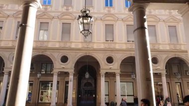 Torino, İtalya - 28 Aralık 2025 - Torin, İtalya 'da Po Geçidi boyunca yürü