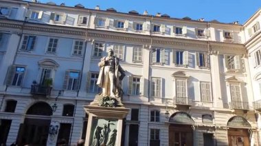 Torino, İtalya - 28 Aralık 2025 - Piazza Carignano, Torin, İtalya 'da Noel Yürüyüşü