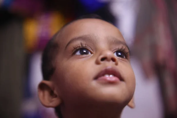 Jhargram Bengal Zachodni Indie Listopada 2019 Portret Małego Chłopca Patrzącego — Zdjęcie stockowe