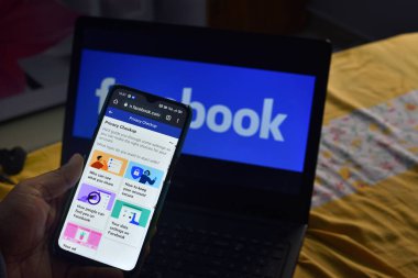 Jhargram, Hindistan - 16 Ocak 2021: Facebook güvenlik ve gizlilik sorunları. Ekranda 