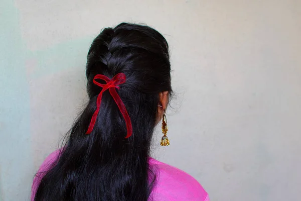 Indian Woman Tied Red Ribbon Her Hair Support People Living — Stock Photo, Image