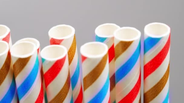 Diversi tubi cocktail multicolori a strisce, movimento della fotocamera — Video Stock