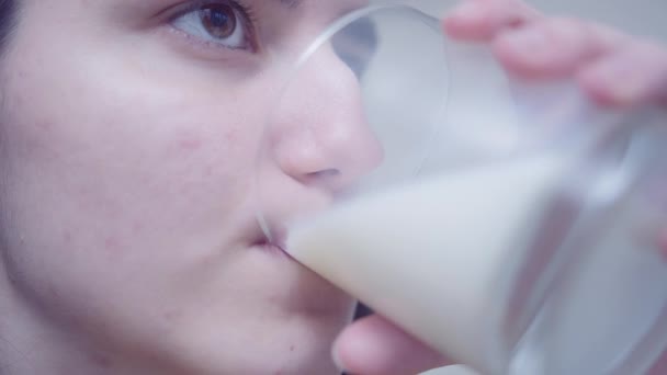 Teen girl drinks fresh milk from a glass — 图库视频影像