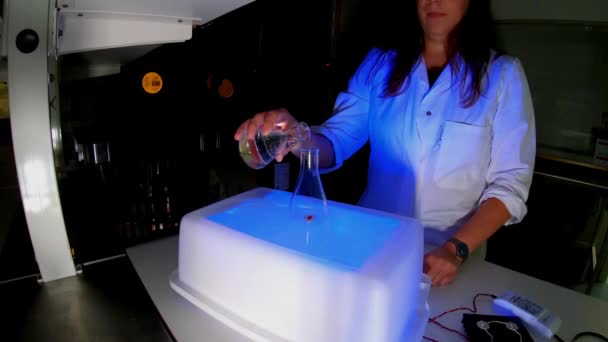 Lady Scientist Mixing Fluorescent Compounds Synthesis Antibacterial Drug — Stock Video