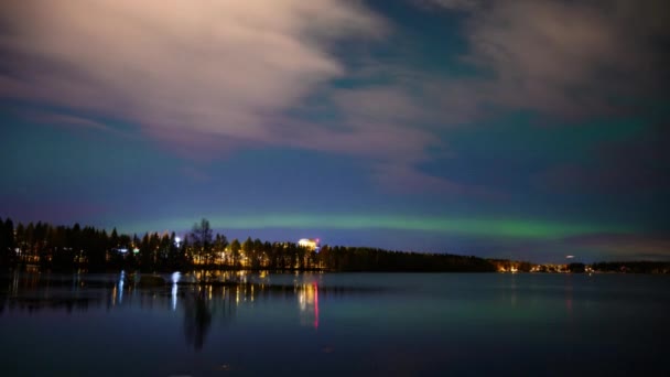 Lapso Tiempo Luz Del Norte Bailando Sobre Lago Medio Congelado — Vídeos de Stock