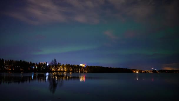 Lapso Tiempo Luz Del Norte Bailando Sobre Lago Medio Congelado — Vídeos de Stock