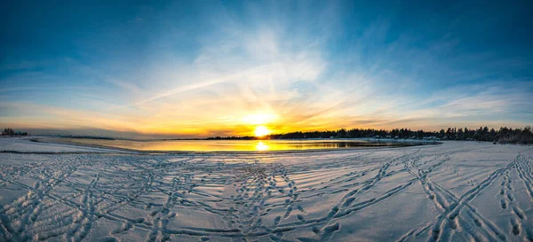 Kar Manzarası Kışın Günbatımından Önce Gün Batımından Önce Zigzag Patikaları — Stok fotoğraf