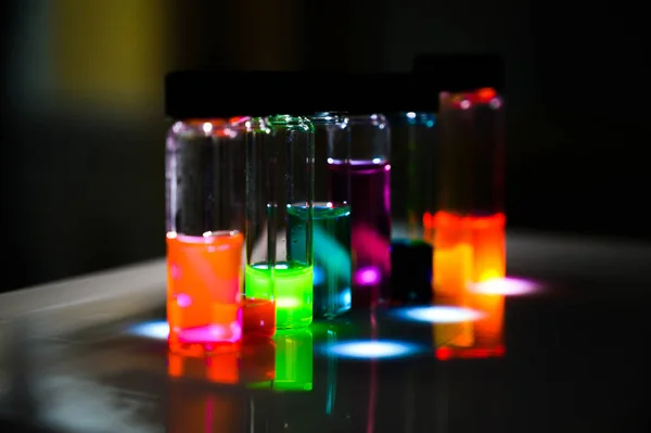 Muestra Analítica Colorida Múltiple Vial Vidrio Experimento Laboratorio Química Inorgánica — Foto de Stock