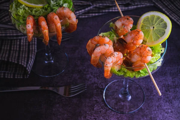 Närbild Kryddad Prawn Cocktail Starter Serveras Tropisk Turist Restaurang Ett — Stockfoto