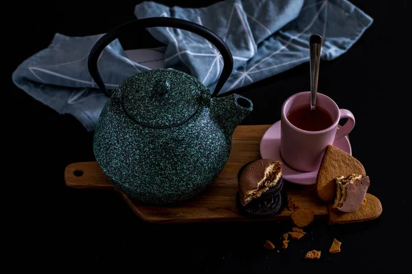 Valentinstag Erfrischendes Hausgemachtes Frühstück Für Paare Mit Grüner Teekanne Aus — Stockfoto