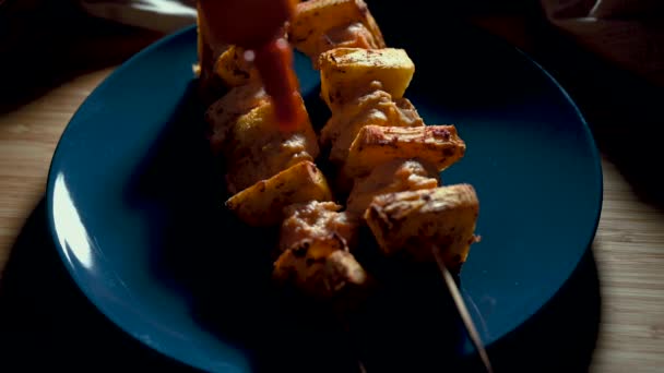 Grilled Skewers Chicken Pineapple Seasoned Spices Baking Oven Garnishing Mayonnaise — Stock Video