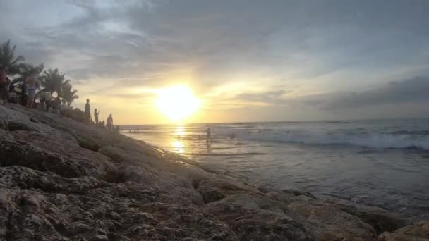 Kuta Bali Indonesien Dezember 2019 Touristen Genießen Eine Kleine Aufführung — Stockvideo