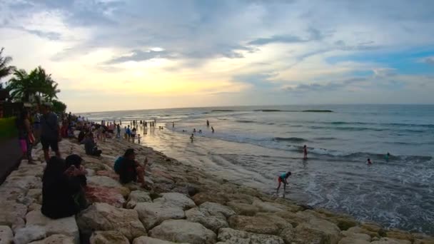 Kuta Bali Indonesië December 2019 Toeristen Genieten Van Reis Naar — Stockvideo