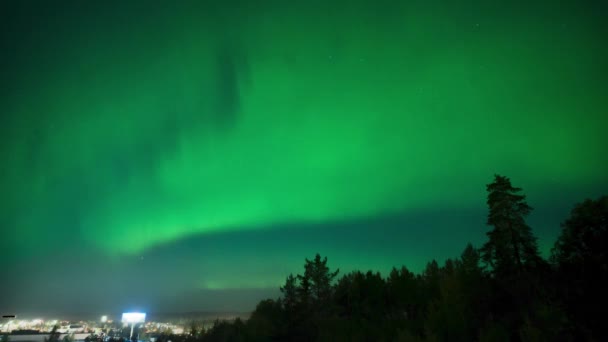 Timelapse Aurora Boreal Norte Suecia Con Luz Verde Púrpura Bailando — Vídeo de stock