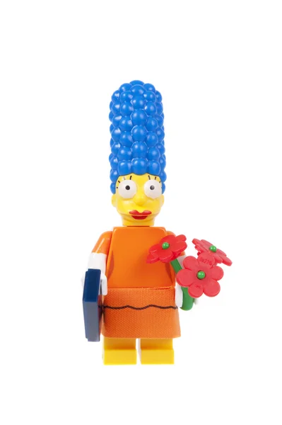 Минифигура Лего Мардж Симпсон — стоковое фото