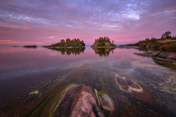 Islas Piedra Lago Luz Rosa Puesta Del Sol —  Fotos de Stock