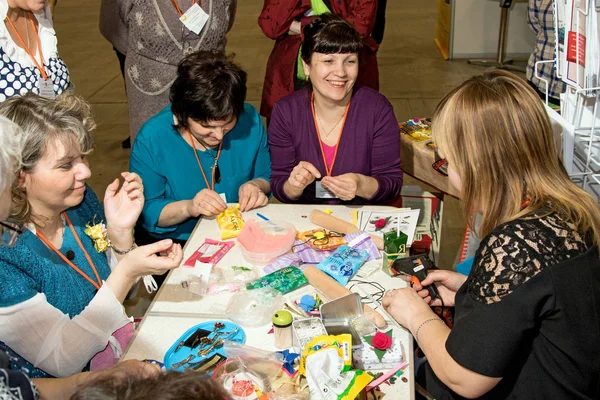 Yapay çiçek oluşturma ana sınıfı.