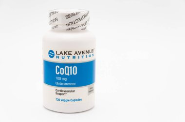 Lake Avenue Nutrition CoQ10 USP sınıfı 100 mg 120 sebze kapsülü. Beyaz arka planda izole edilmiş. Boşluğu kopyala.