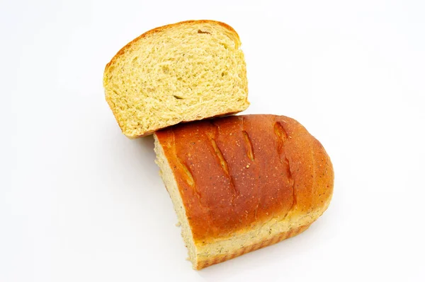 Heerlijke Zelfgemaakte Gekruid Brood Gesneden Helft Geïsoleerd Witte Achtergrond Horizontaal — Stockfoto