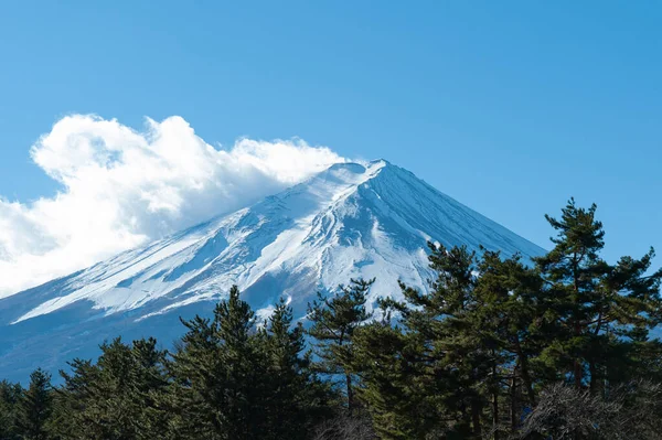 Mount Fuji Zimě Pokrytý Sněhem Krásnou Modrou Oblohou Bílým Mrakem — Stock fotografie