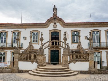 Vila Real, Portekiz; Ağustos 2020: Alto Douro 'nun en önemli şehri olan Vila Real' deki belediye binasının manzarası