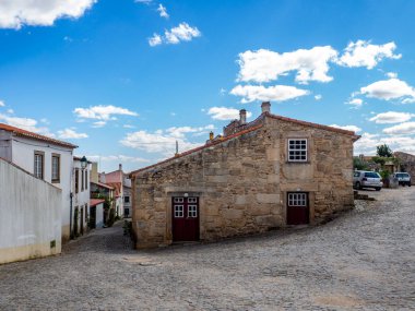 Almeida, Guarda, Portekiz; Ağustos 2020: Portekiz 'in Almeida kentinin caddelerinden birinin görüntüsü.