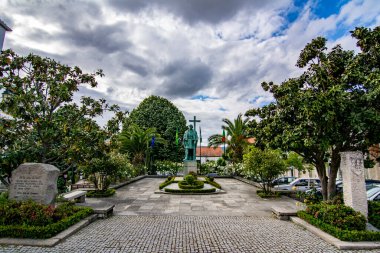 Belmonte, Portekiz; Mayıs 2017: Portekiz 'deki Belmonte şehrinde Brezilya topraklarını keşfeden navigatör Pedro Alvares Cabral' ın heykeli.