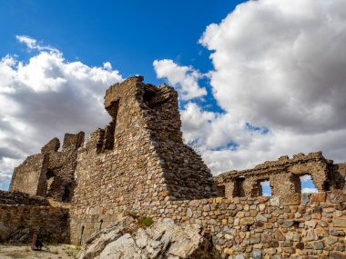 Castelo Rodrigo, Portekiz - Ağustos 2020: Tarihi Castelo Rodrigo köyündeki harap olmuş Christopher Moura Sarayı 'nın (Cristovao de Moura) detayları