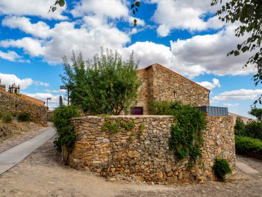 Castelo Rodrigo, Portekiz - Ağustos 2020: Castelo Rodrigo 'nun ortaçağ köyünde bir kaldırım manzarası