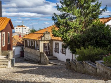 Guarda, Portekiz; Ağustos 2020: Guarda şehrinin malikanelerinden birinin manzarası