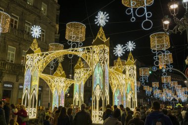 Vigo, İspanya - Aralık 2022: Vigo, İspanya 'da Noel ışıkları. Her yıl binlerce insan Vigo 'ya Noel ışıklarını görmeye geliyor, tüm ışıklar enerji tasarrufu için LED..