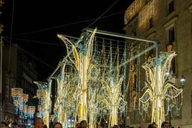 Vigo, İspanya - Aralık 2022: Vigo, İspanya 'da Noel ışıkları. Her yıl binlerce insan Vigo 'ya Noel ışıklarını görmeye geliyor, tüm ışıklar enerji tasarrufu için LED..