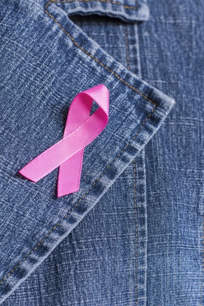 Bröstcancermedvetenhet band — Stockfoto